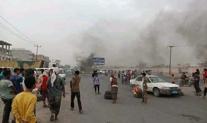 Massive smoke clouds covered the sky of the city of Saber of Lahj