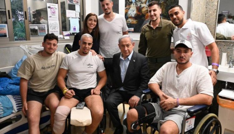 Netanyahu with “disabled” Israeli soldiers