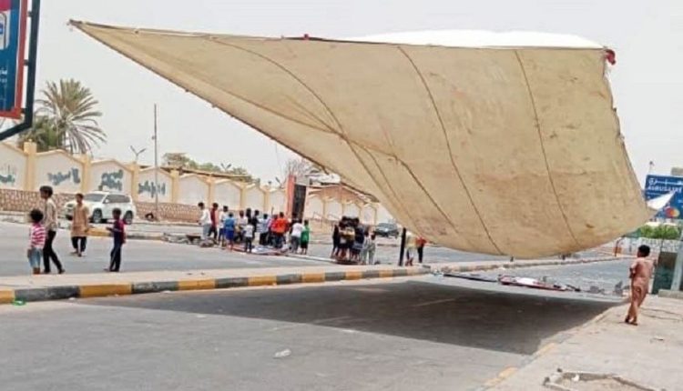 Dozens set up tents in Mukalla to protest against deterioration of basic services